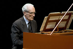 Gustav Leonhardt spielt Cembalo beim MAfestival in Brügge