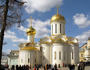 The "Golden" Ring ("Golden" because of the golden domes) of ancient Russian cities northeast of Moscow is one of the most famous destinations in Russia. Hardly any longer Russia study tour can do without at least one trip to the Golden Ring. The ring gives visitors an insight into the history of the formation of Russia, which was significantly shaped from here.
