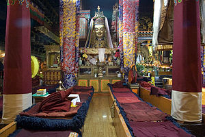 Jokhang-templet, hjemsted for Tibets mest ærbødige statue, det oprindelige kompleks bygget af denne kejser