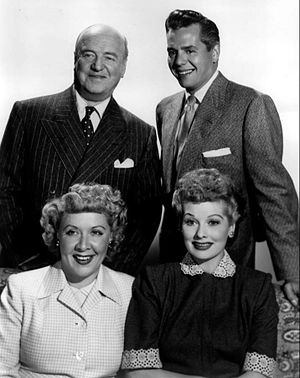 Reklaminė "I Love Lucy" aktorių nuotrauka: William Frawley (Fred Mertz), Desi Arnaz (Ricky Ricardo), Vivian Vance (Ethel Mertz), Lucille Ball (Lucy Ricardo)