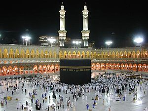 Mekke'deki Kabe, tüm dünyadaki Müslümanlar için dua yönü ve hac hedefidir.