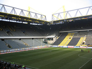 Lo stadio all'interno.