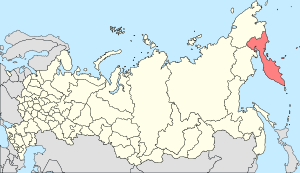 Peninsula Kamchatka, în extremitatea estică a Rusiei. Zona roz este Kamchatka Krai, care include o parte din partea continentală din nord.