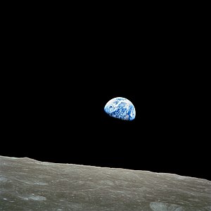 Fotografie Země pořízená z Apolla 8, nazvaná Earthrise (1968).