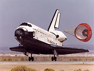 La navette spatiale de la NASA est un exemple d'engin spatial