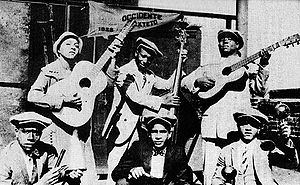 Sexteto Occidente, Nueva York 1926 atrás: María Teresa Vera (guitarra), Ignacio Piñeiro (contrabajo), Julio Torres Biart (tres); delante: Miguelito García (clavé), Manuel Reinoso (bongó) y Francisco Sánchez (maracas)