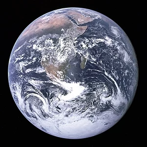 La Terra è l'unico pianeta dell'Universo di cui si conosce la vita; la culla e la casa dell'umanità e di tutte le forme di vita conosciute.