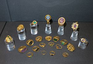 Późno rzymskie pierścienie z Thetford Hoard w British Museum