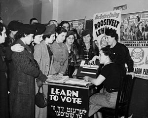 Vrouwen leren elkaar stemmen, een burgerplicht in een republiek, nadat ze dat recht in 1920 kregen