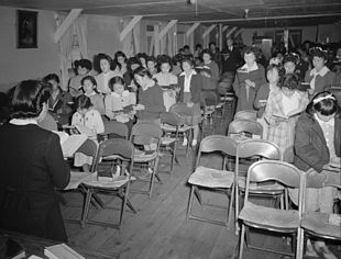 Nedělní škola, Manzanar War Relocation Center, 1943. Fotografoval Ansel Adams.