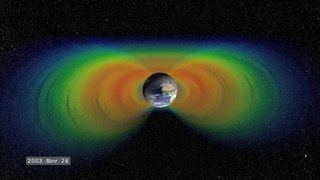 Riproduci media Questo video illustra i cambiamenti nella forma e nell'intensità di una sezione trasversale delle cinture Van Allen.