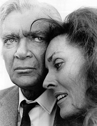 Ebsen (til venstre) som Barnaby Jones i Barnaby Jones med Lee Meriwether, 1973