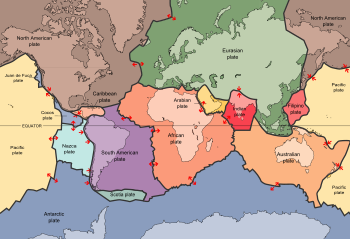 En naranja y rojo está la placa indo-australiana, dividida entre la placa india y la placa australiana  