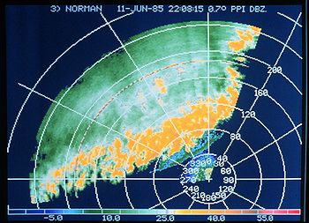 Bande d'orages vue sur un écran de radar météorologique