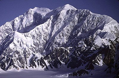 El monte Logan, en las montañas Saint Elias de Yukón, es el pico más alto de Canadá.  