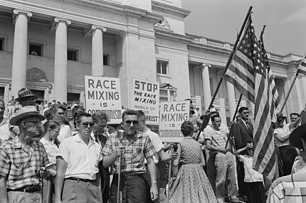 White parents rally against integrating Little Rock's schools