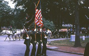 Vojaški pogrebni sprevod na nacionalnem pokopališču Arlington, julij, 1967