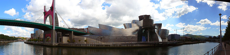 Vedere panoramică a Muzeului Guggenheim Bilbao