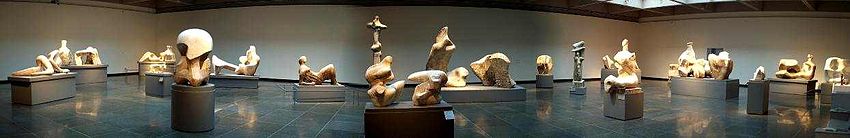 Sbírka Henryho Moora v Art Gallery of Ontario je největší veřejnou sbírkou jeho děl na světě.