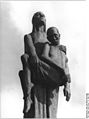 Memorial statue Tragende (Woman with Burden), by Will Lammert
