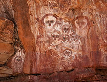 Pictograme aborigene cunoscute sub numele de Wandjina în defileul Wunnumurra, râul Barnett, Kimberley, Australia de Vest