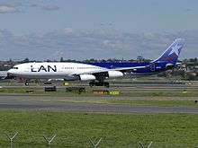 Een LAN Airlines Airbus A340 op de luchthaven van Sydney.