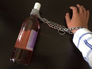 Alkoholizmas yra kalėjimas