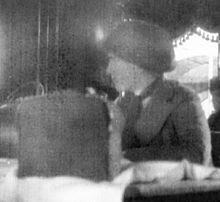 Marea Ducesă Anastasia Nikolaevna a Rusiei pe Rus, o navă care a dus-o la Ekaterinburg în mai 1918. Aceasta este ultima fotografie cunoscută a Anastasiei.  
