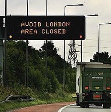 Et skilt på M25 i London fortæller bilisterne, at de skal undgå byen.  