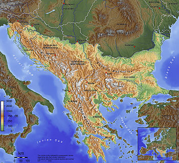 Un mapa geográfico de la península de los Balcanes  