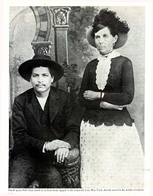 Belle Starr und Freundin Blaue Ente