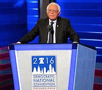 Sanders falando na Convenção Nacional Democrática de 2016 em Filadélfia, Julho de 2016