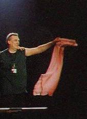 Bill Ward Black Sabbathin kanssa Stuttgartissa, Saksassa vuonna 1999.  
