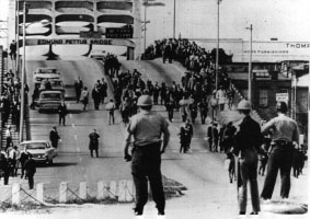 Police get ready to attack marchers crossing the Edmund Pettus Bridge