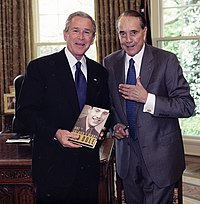 Dole la Casa Albă cu președintele George W. Bush în aprilie 2005  