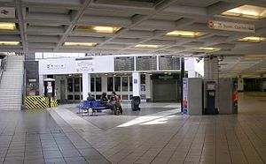 A concorrência inferior liga as estações de ônibus e de trem acima