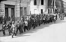 Muncitori forțați evrei, mărșăluind cu lopeți, Mogilev, 1941  
