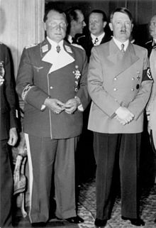 Hermann Göring (vlevo) a Adolf Hitler (vpravo) v roce 1939