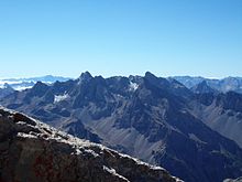 El macizo del Chambeyron, con la Aiguille de chambeyron cerca de la izquierda  