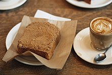 Cafeaua poate fi consumată cu mâncare.  