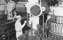 Usine d'embouteillage de Coca-Cola. 8 janvier 1941, Montréal, Canada.