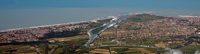 Comune di Fiumicino a ústí Tibery, květen 2013