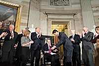 Dole fiind onorat cu Medalia de Aur a Congresului în ianuarie 2018  