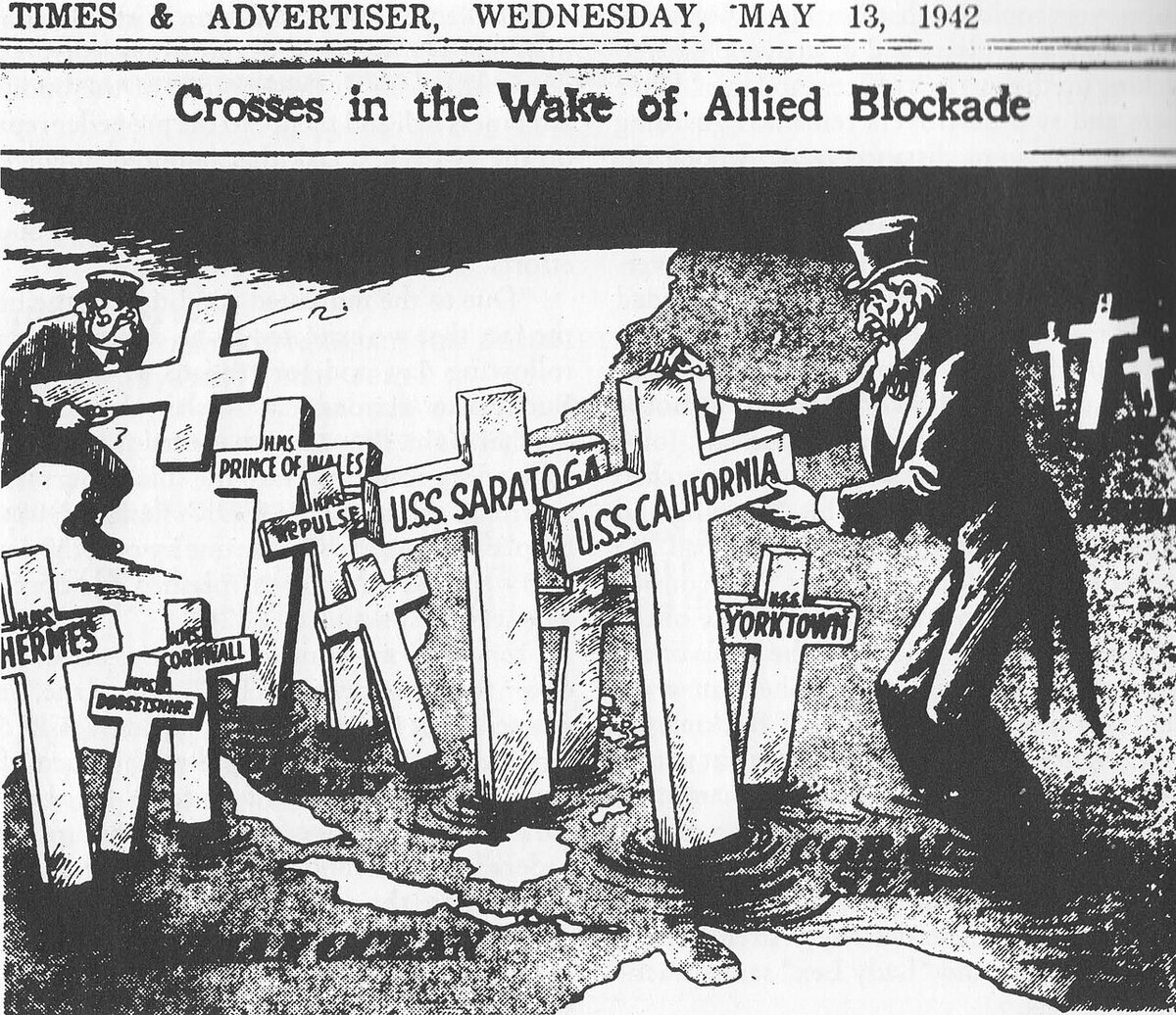 Een redactionele cartoon van 13 mei 1942 uit de Japanse Engelstalige krant Japan Times &amp; Advertisers toont Uncle Sam die samen met Winston Churchill grafstenen plaatst voor geallieerde schepen die Japan tot zinken had gebracht, of beweerde te hebben gebracht, bij Koraalzee en elders.  