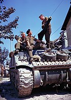 Kanadalainen miehistö Normandian taistelussa kesäkuussa 1944.  