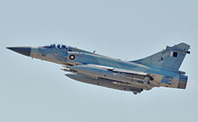 Katarský letoun Dassault Mirage 2000 letící nad Libyí.