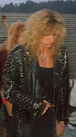 Coverdale na festivalu Monsters of Rock v roce 1990  