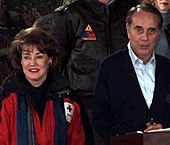 Bob și Elizabeth Dole în decembrie 1997  