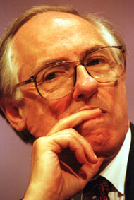 Donald Dewar, İskoç İşçi Partisi'nin eski lideri ve 1999-2000 yılları arasında İskoçya'nın 1. Birinci Bakanı