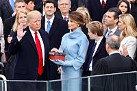 Presidente Trump fazendo o juramento de posse